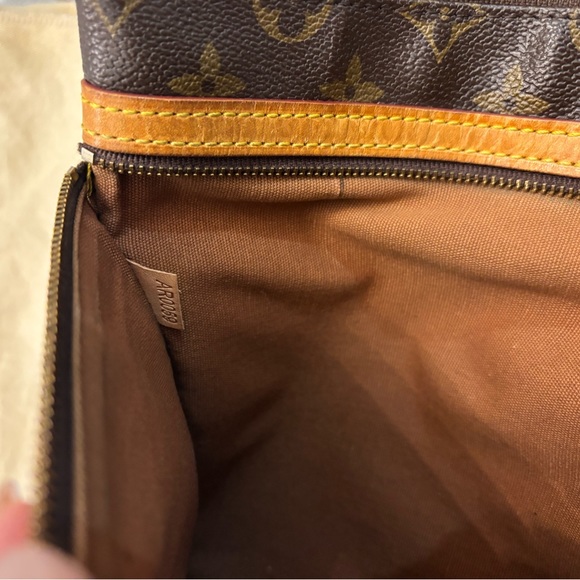 Authentic Louis Vuitton Monogram Canvas Pochette Bosphore Messenger Bag - Picture 4 of 8